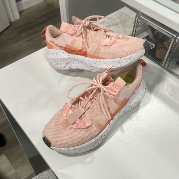 Nike womens sneakers 6.5 - Picture 1 of 5